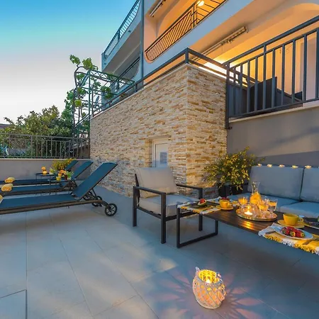 Villa Seaview With Pool - Apartment Cotton Trogir Exterior photo